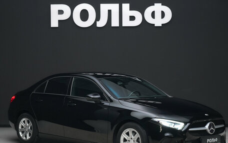 Mercedes-Benz A-Класс, 2019 год, 2 450 000 рублей, 1 фотография