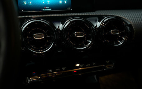Mercedes-Benz A-Класс, 2019 год, 2 450 000 рублей, 25 фотография