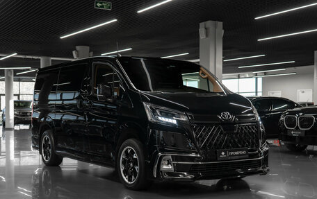 Toyota HiAce H300, 2024 год, 10 900 000 рублей, 2 фотография
