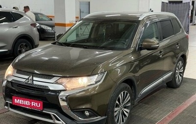 Mitsubishi Outlander III рестайлинг 3, 2019 год, 1 950 000 рублей, 1 фотография
