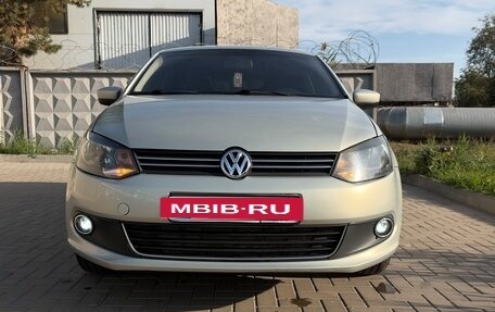 Volkswagen Polo VI (EU Market), 2011 год, 680 000 рублей, 2 фотография