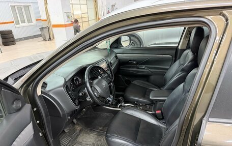 Mitsubishi Outlander III рестайлинг 3, 2019 год, 1 950 000 рублей, 6 фотография