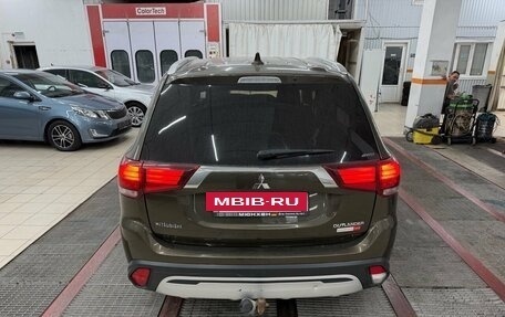 Mitsubishi Outlander III рестайлинг 3, 2019 год, 1 950 000 рублей, 4 фотография
