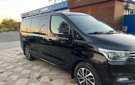Hyundai Grand Starex Grand Starex I рестайлинг 2, 2019 год, 3 100 000 рублей, 11 фотография