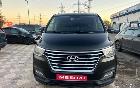Hyundai Grand Starex Grand Starex I рестайлинг 2, 2019 год, 3 100 000 рублей, 14 фотография