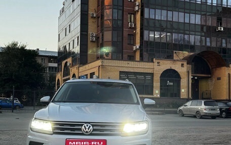 Volkswagen Tiguan II, 2018 год, 2 600 000 рублей, 1 фотография