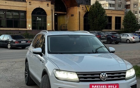 Volkswagen Tiguan II, 2018 год, 2 600 000 рублей, 2 фотография