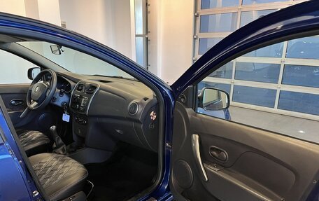Renault Logan II, 2017 год, 885 000 рублей, 27 фотография