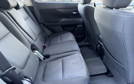 Mitsubishi Outlander III рестайлинг 3, 2018 год, 1 559 000 рублей, 11 фотография