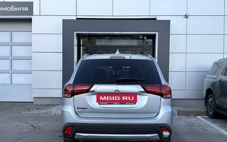 Mitsubishi Outlander III рестайлинг 3, 2018 год, 1 559 000 рублей, 6 фотография