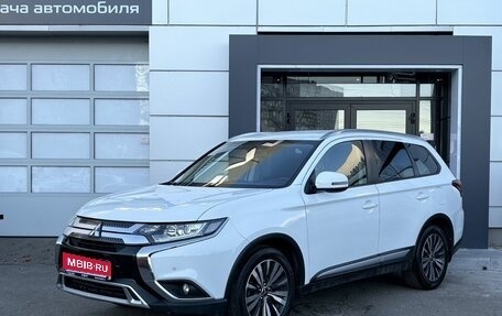 Mitsubishi Outlander III рестайлинг 3, 2019 год, 1 839 000 рублей, 1 фотография