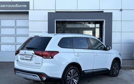 Mitsubishi Outlander III рестайлинг 3, 2019 год, 1 839 000 рублей, 5 фотография