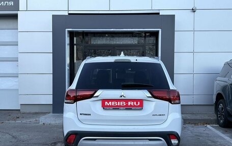 Mitsubishi Outlander III рестайлинг 3, 2019 год, 1 839 000 рублей, 6 фотография