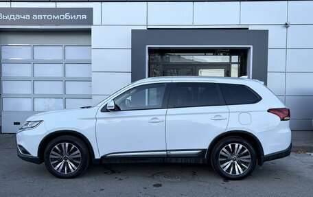 Mitsubishi Outlander III рестайлинг 3, 2019 год, 1 839 000 рублей, 8 фотография