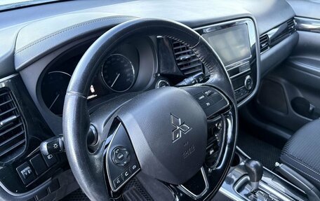 Mitsubishi Outlander III рестайлинг 3, 2019 год, 1 839 000 рублей, 14 фотография
