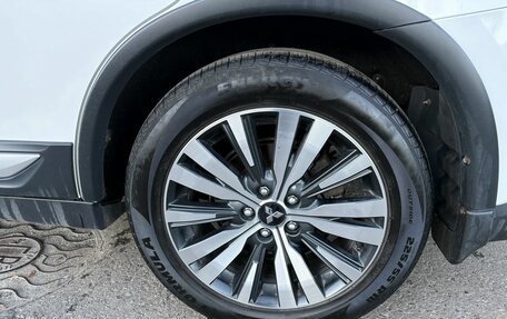 Mitsubishi Outlander III рестайлинг 3, 2019 год, 1 839 000 рублей, 12 фотография