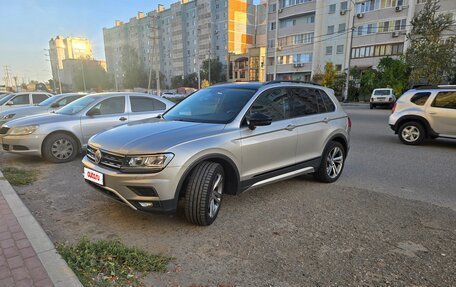 Volkswagen Tiguan II, 2018 год, 2 500 000 рублей, 3 фотография