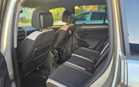 Volkswagen Tiguan II, 2018 год, 2 500 000 рублей, 13 фотография
