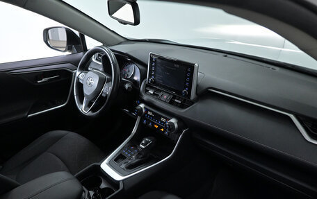 Toyota RAV4, 2021 год, 3 270 000 рублей, 9 фотография