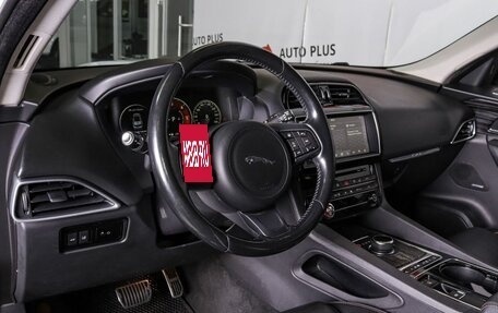 Jaguar F-Pace, 2016 год, 1 949 000 рублей, 8 фотография