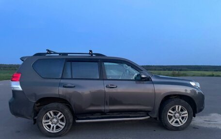 Toyota Land Cruiser Prado 150 рестайлинг, 2010 год, 2 100 000 рублей, 2 фотография