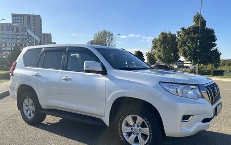 Toyota Land Cruiser Prado 150 рестайлинг, 2018 год, 4 490 000 рублей, 17 фотография