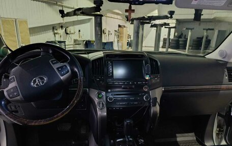 Toyota Land Cruiser 200, 2011 год, 3 300 000 рублей, 8 фотография