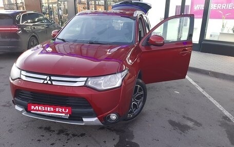 Mitsubishi Outlander III рестайлинг 3, 2014 год, 1 490 000 рублей, 2 фотография