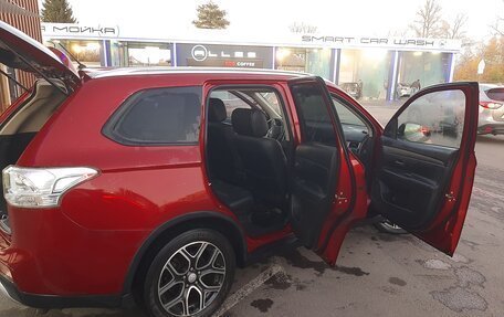 Mitsubishi Outlander III рестайлинг 3, 2014 год, 1 490 000 рублей, 7 фотография