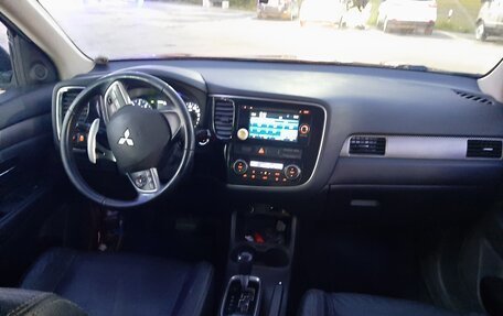 Mitsubishi Outlander III рестайлинг 3, 2014 год, 1 490 000 рублей, 11 фотография