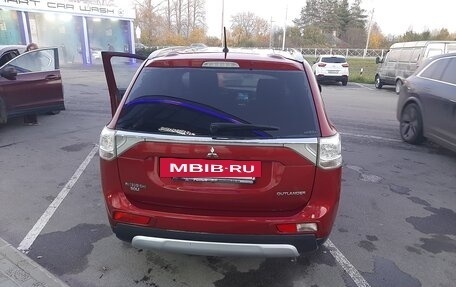Mitsubishi Outlander III рестайлинг 3, 2014 год, 1 490 000 рублей, 8 фотография
