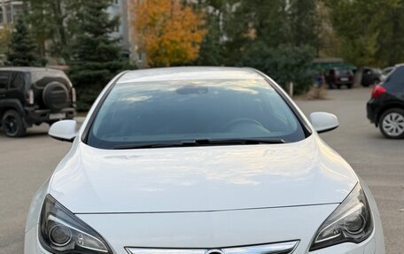 Opel Astra J, 2013 год, 825 000 рублей, 2 фотография