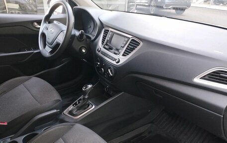 Hyundai Solaris II рестайлинг, 2019 год, 1 300 000 рублей, 14 фотография