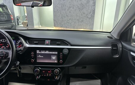 KIA Rio IV, 2021 год, 1 735 000 рублей, 32 фотография