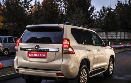 Toyota Land Cruiser Prado 150 рестайлинг, 2015 год, 3 194 000 рублей, 6 фотография