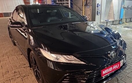 Toyota Camry, 2021 год, 3 000 000 рублей, 2 фотография