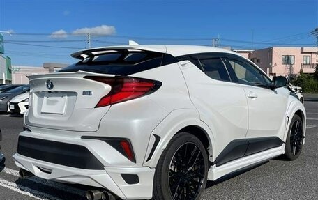 Toyota C-HR I рестайлинг, 2023 год, 1 735 000 рублей, 6 фотография