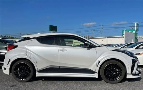 Toyota C-HR I рестайлинг, 2023 год, 1 735 000 рублей, 3 фотография