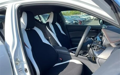 Toyota C-HR I рестайлинг, 2023 год, 1 735 000 рублей, 13 фотография