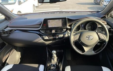 Toyota C-HR I рестайлинг, 2023 год, 1 735 000 рублей, 17 фотография