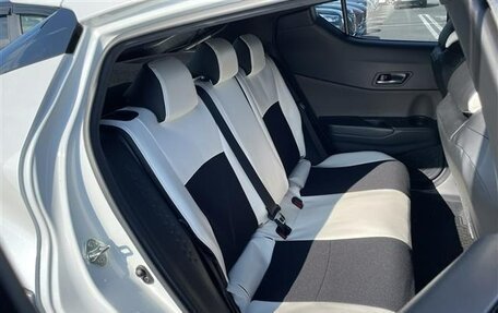 Toyota C-HR I рестайлинг, 2023 год, 1 735 000 рублей, 16 фотография