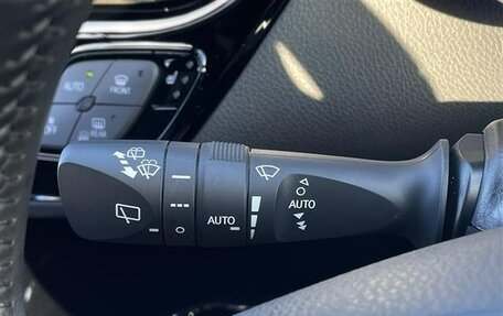 Toyota C-HR I рестайлинг, 2023 год, 1 735 000 рублей, 22 фотография