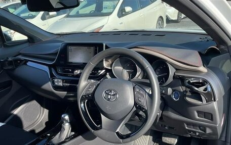 Toyota C-HR I рестайлинг, 2023 год, 1 735 000 рублей, 18 фотография