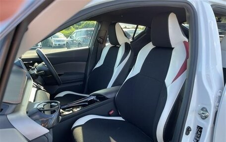 Toyota C-HR I рестайлинг, 2023 год, 1 735 000 рублей, 14 фотография