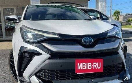Toyota C-HR I рестайлинг, 2023 год, 1 735 000 рублей, 9 фотография