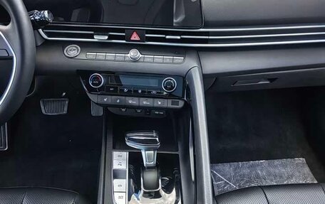 Hyundai Elantra, 2023 год, 1 400 000 рублей, 14 фотография