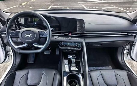 Hyundai Elantra, 2023 год, 1 400 000 рублей, 17 фотография