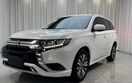 Mitsubishi Outlander III рестайлинг 3, 2022 год, 1 765 069 рублей, 1 фотография