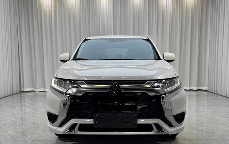 Mitsubishi Outlander III рестайлинг 3, 2022 год, 1 765 069 рублей, 2 фотография