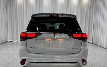 Mitsubishi Outlander III рестайлинг 3, 2022 год, 1 765 069 рублей, 5 фотография